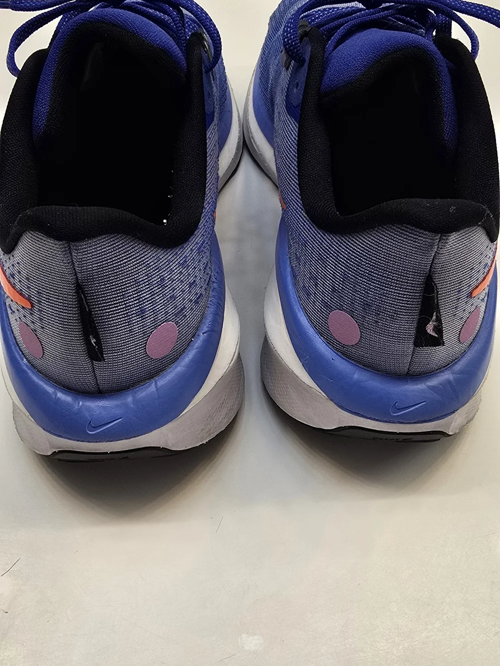 NIKE Men's Blue Athletic Running Shoes with Pink Accents